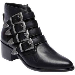 Billey Black Leather Size 5 Booties